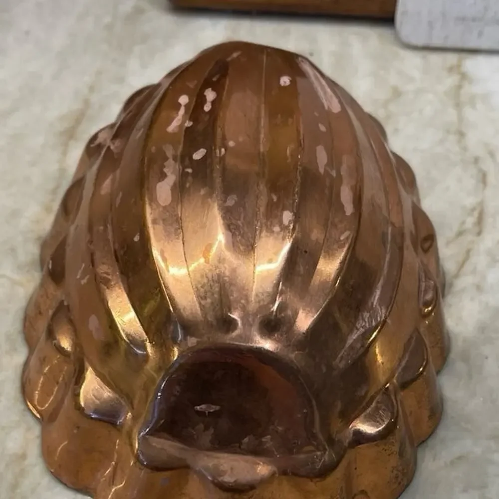 Vintage ODI solid copper melon shaped mold with brass hook 5-1/2”